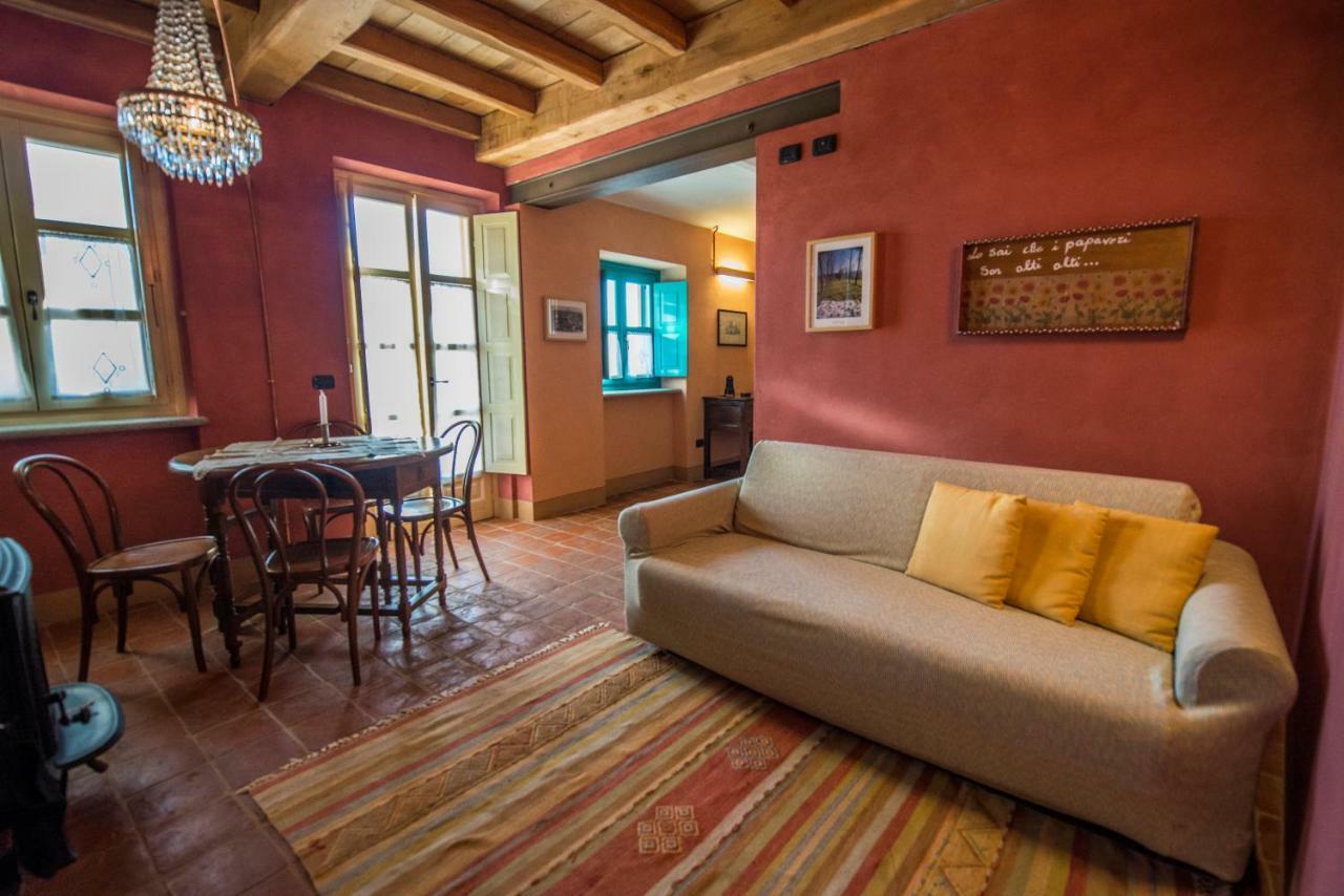 Albergo Ristorante Garibaldi Cisterna dʼAsti Exterior foto