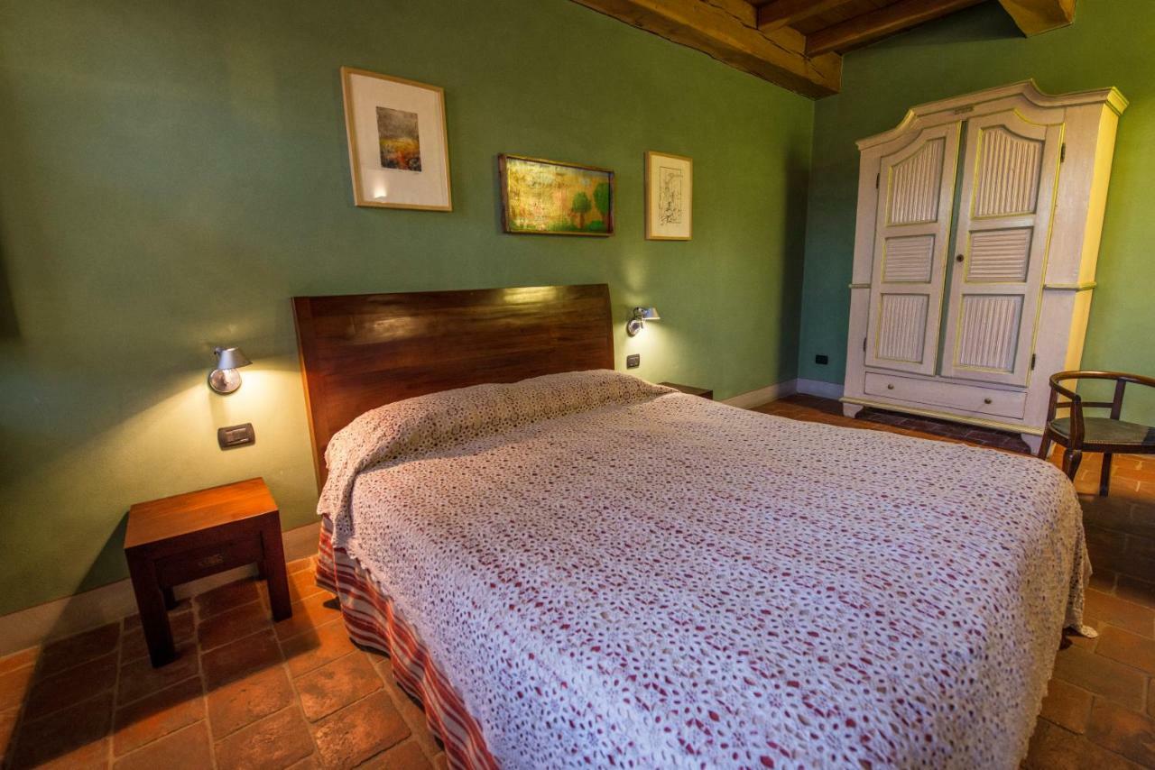 Albergo Ristorante Garibaldi Cisterna dʼAsti Exterior foto