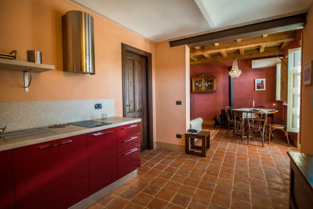 Albergo Ristorante Garibaldi Cisterna dʼAsti Exterior foto