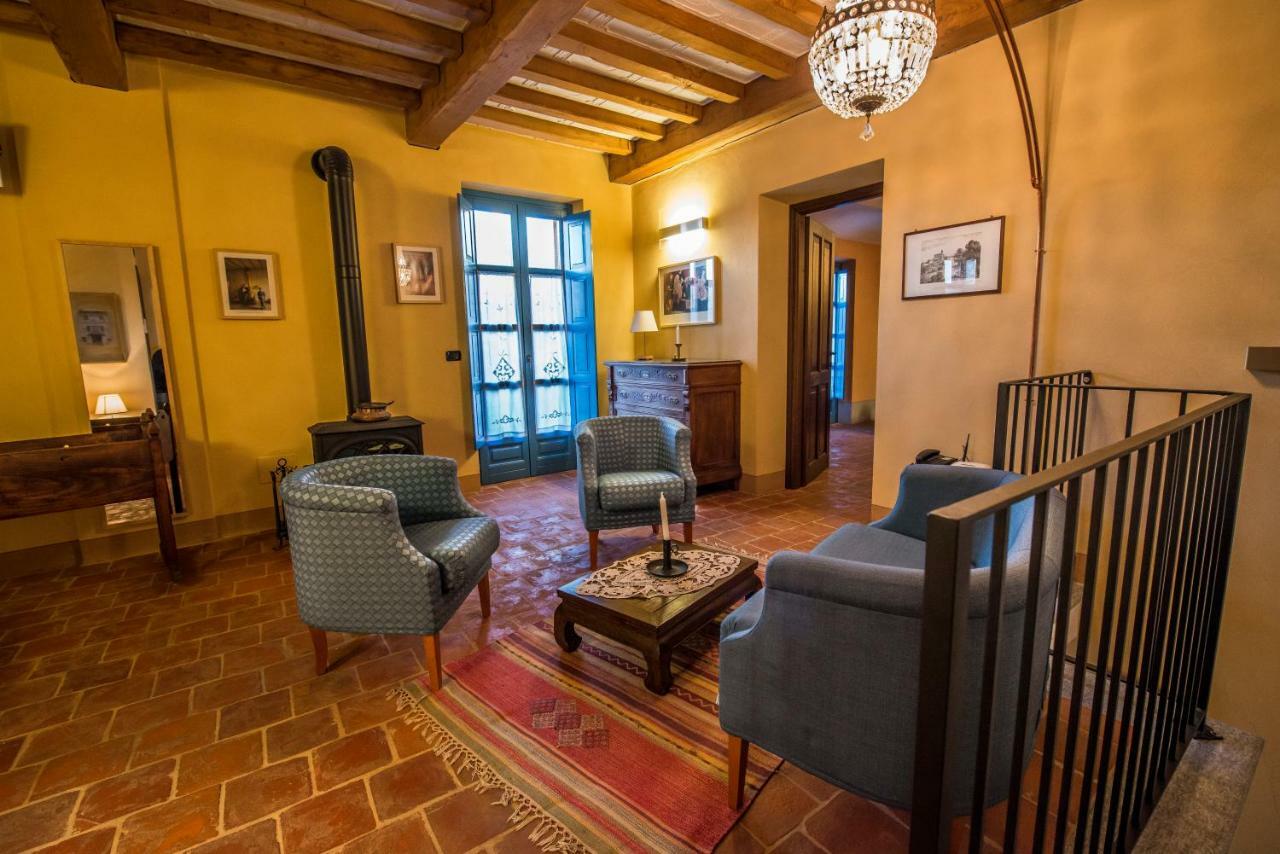 Albergo Ristorante Garibaldi Cisterna dʼAsti Exterior foto