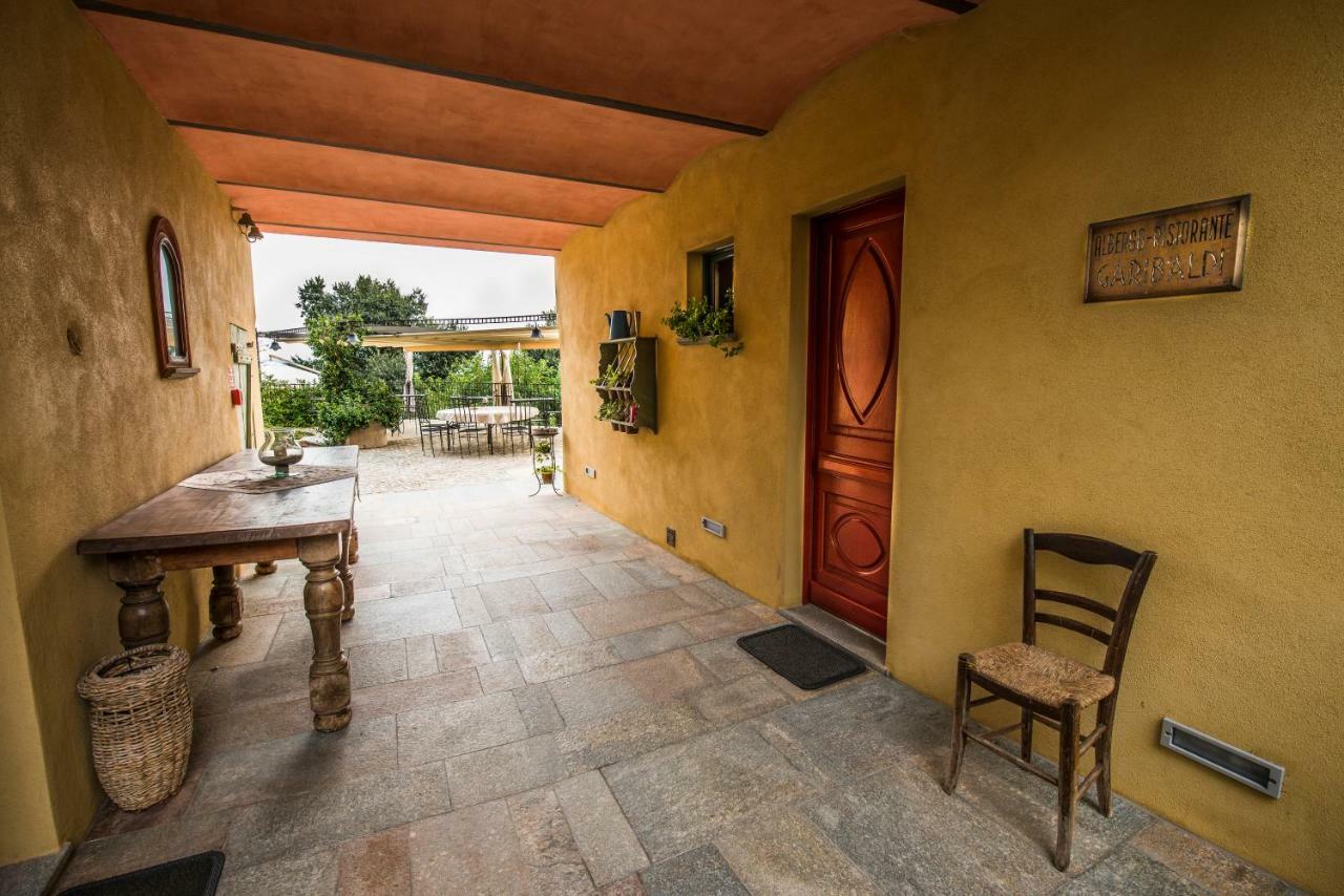 Albergo Ristorante Garibaldi Cisterna dʼAsti Exterior foto