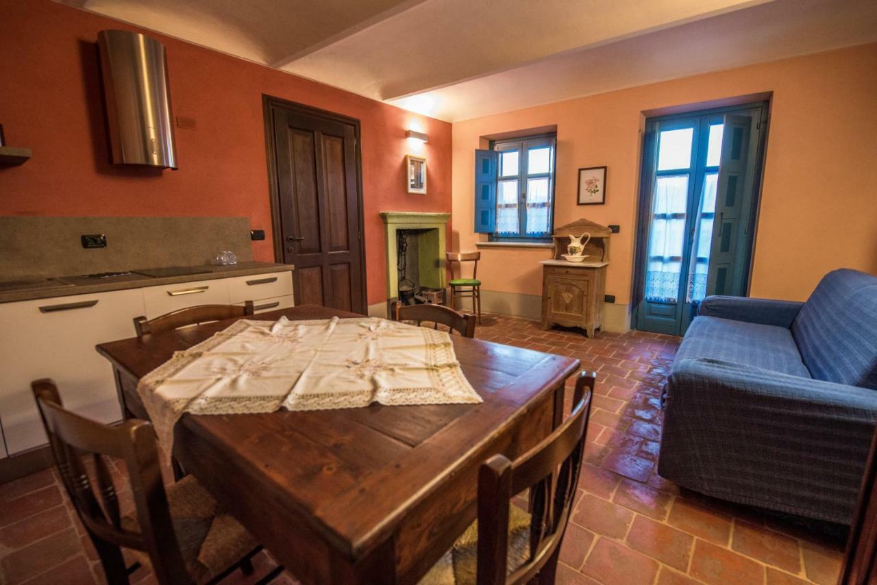 Albergo Ristorante Garibaldi Cisterna dʼAsti Exterior foto